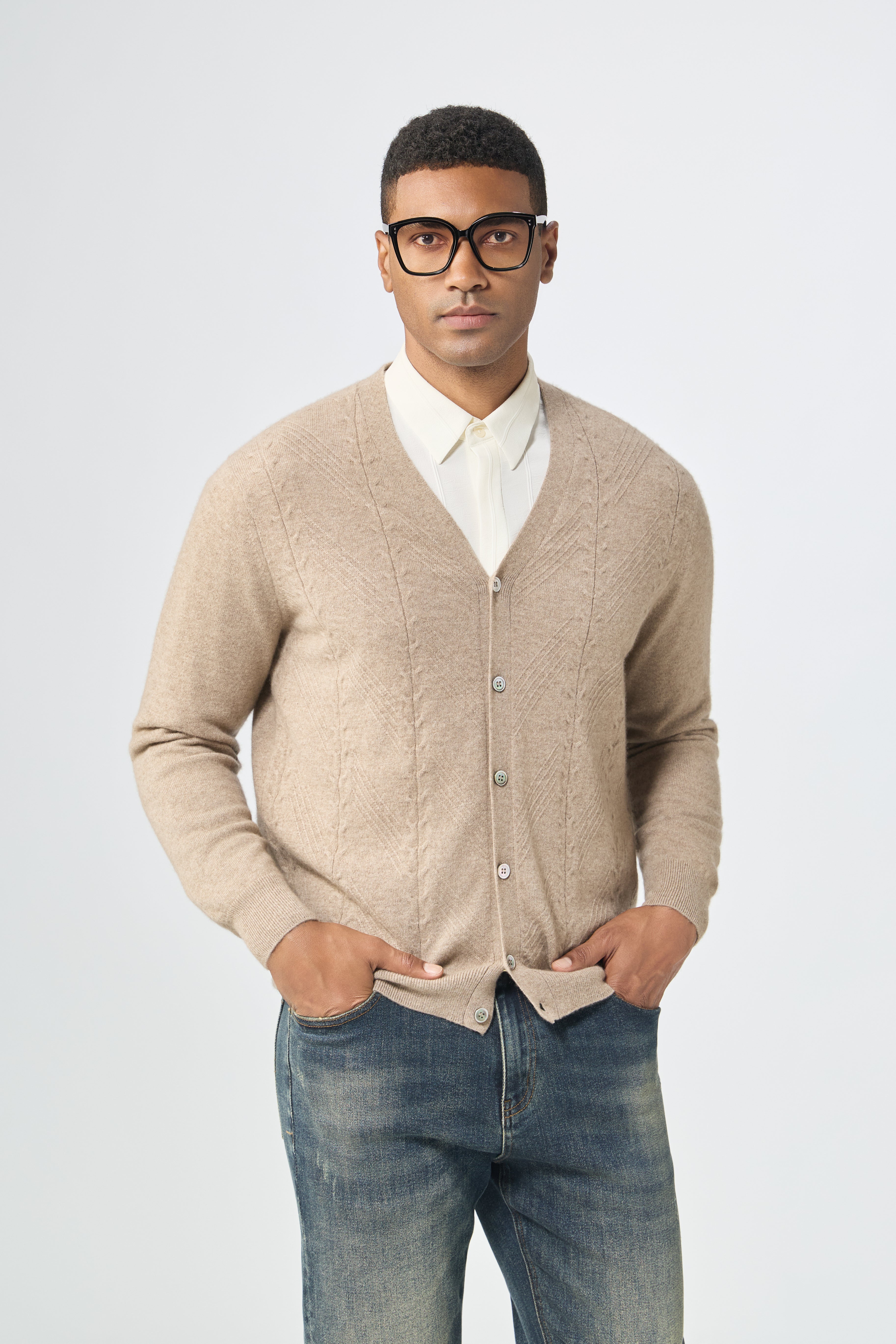 Men's Classic style of 100 percent cashmere knitted V neck cardigan A/W collection&nbsp;