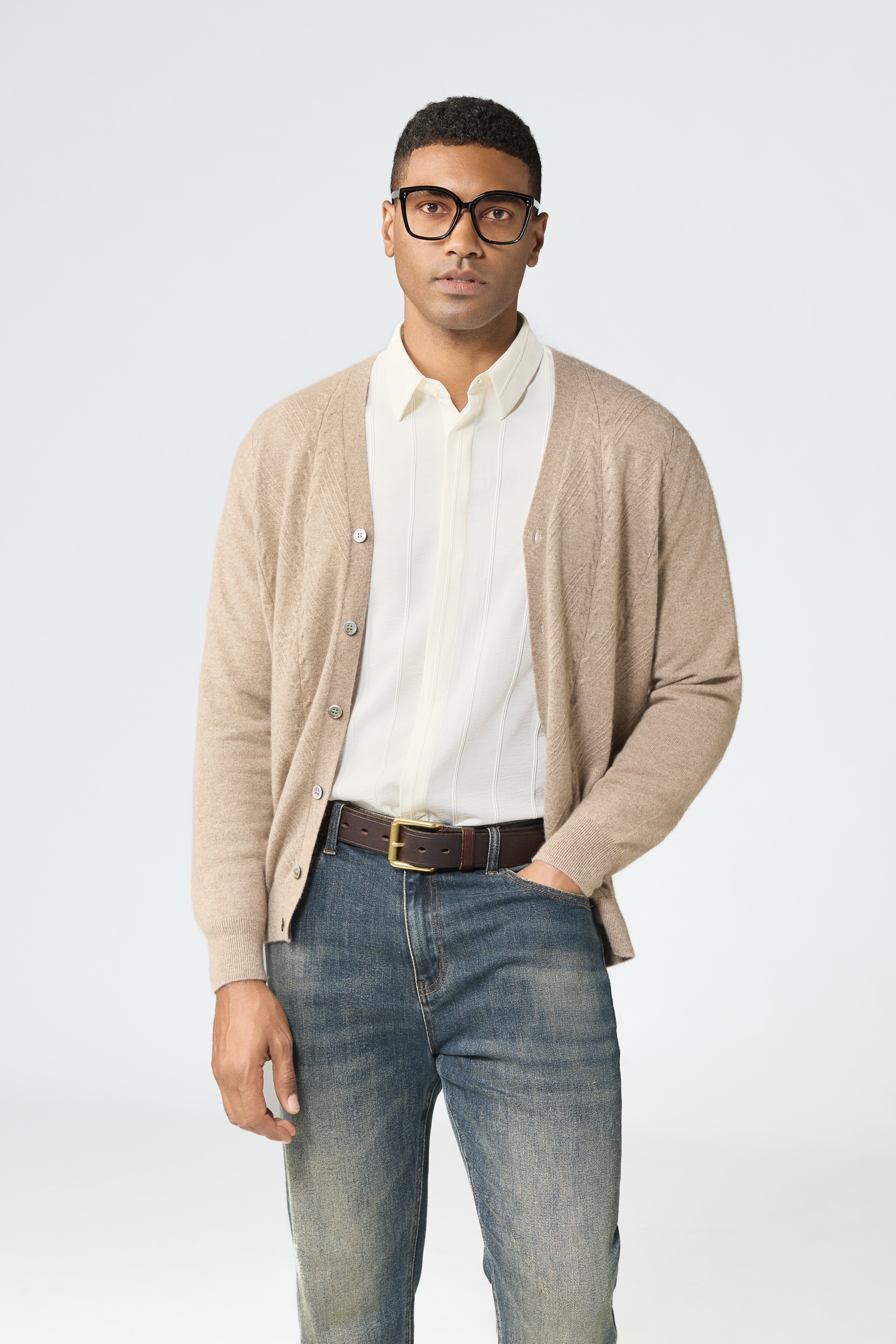 Men's Classic style of 100 percent cashmere knitted V neck cardigan A/W collection&nbsp;