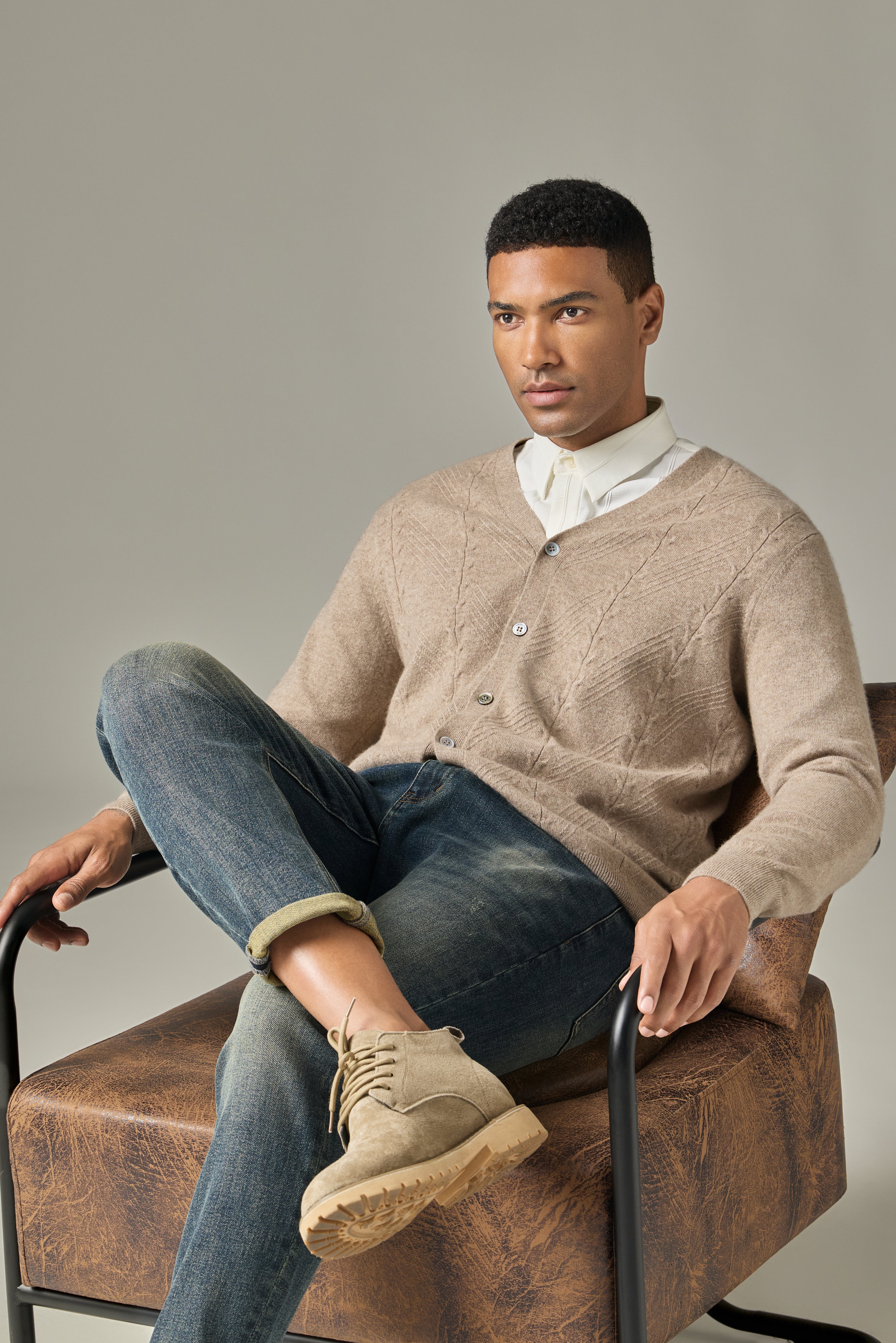 Men's Classic style of 100 percent cashmere knitted V neck cardigan A/W collection&nbsp;