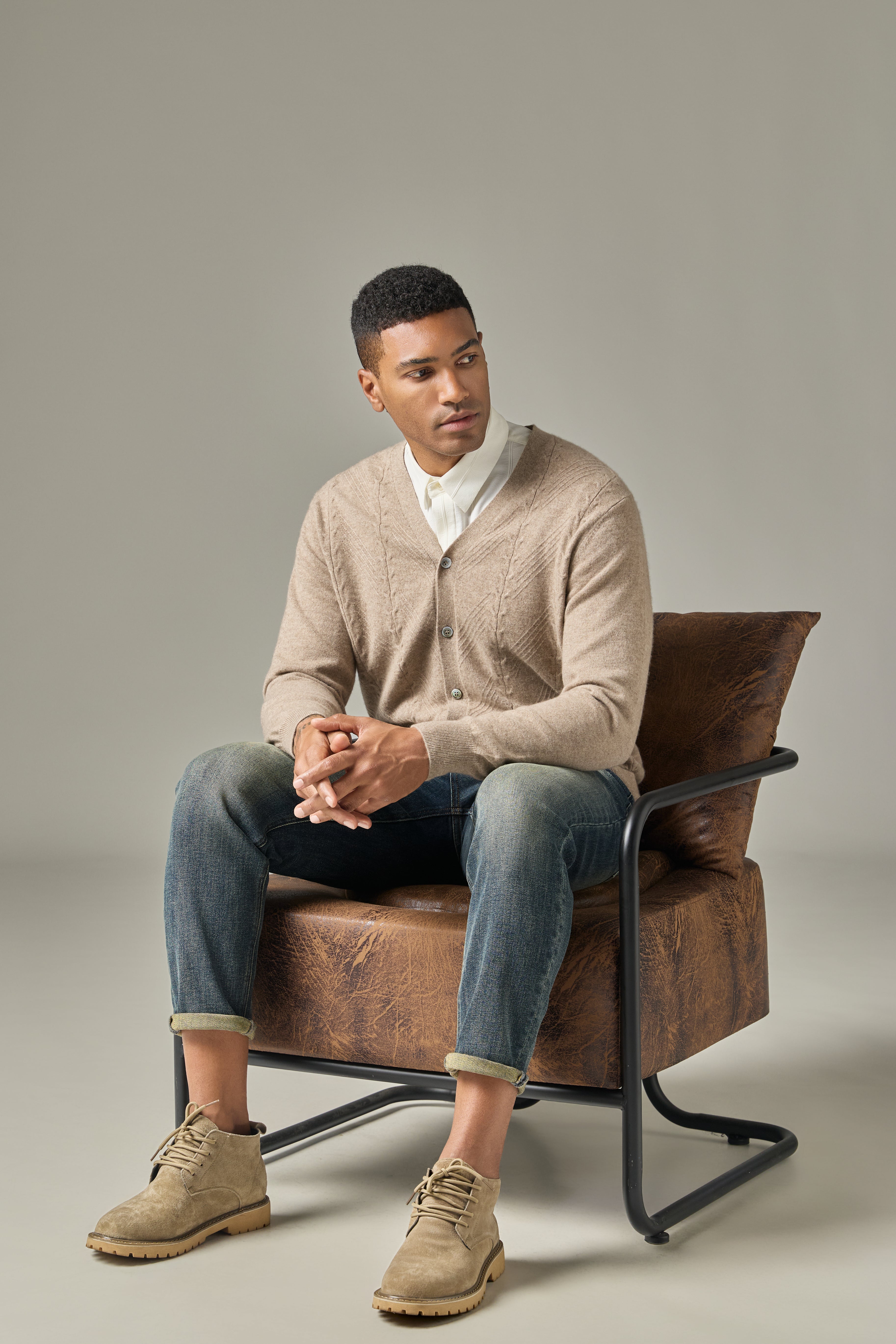Men's Classic style of 100 percent cashmere knitted V neck cardigan A/W collection&nbsp;