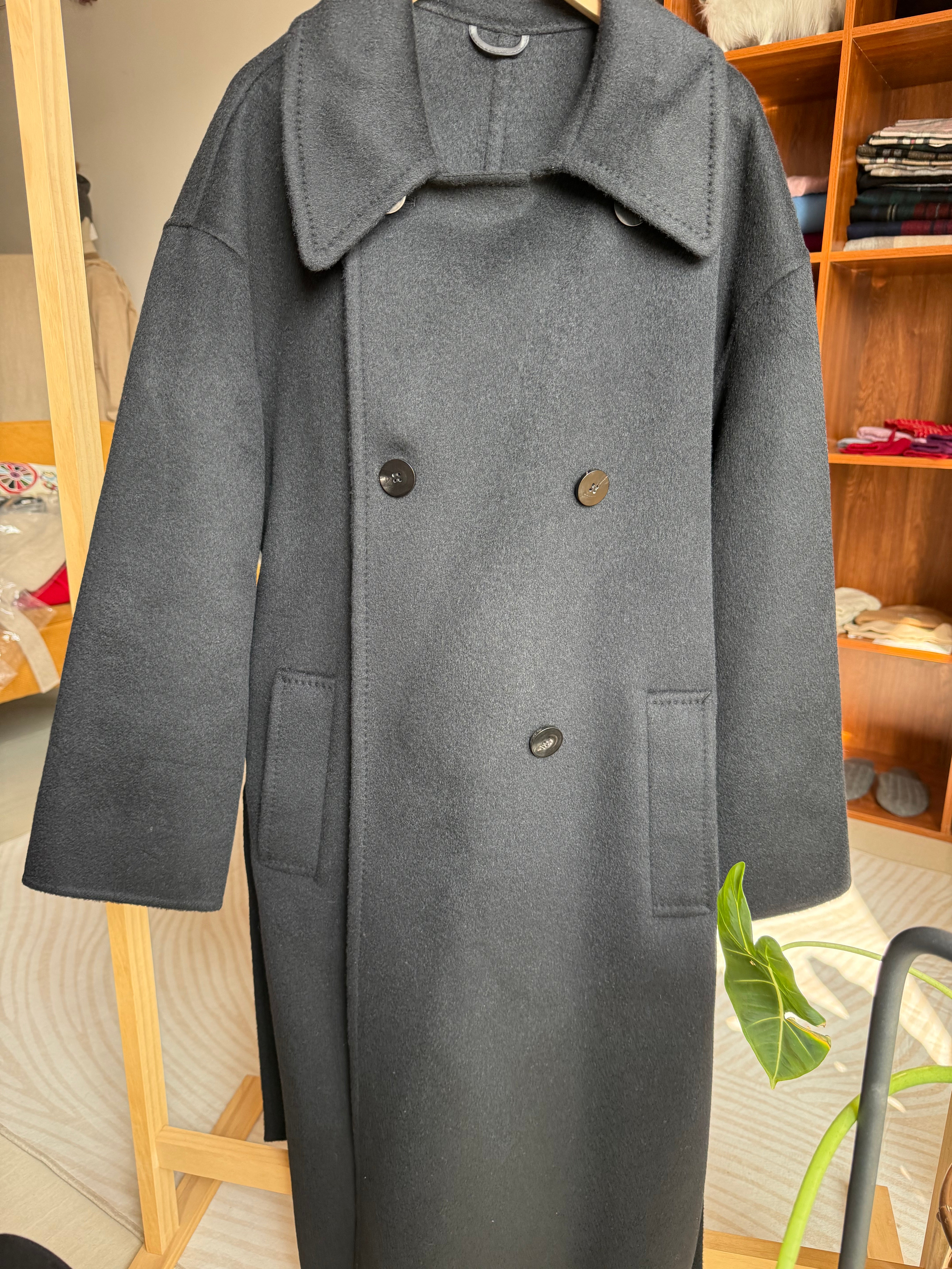 Classic 100% cashmere&nbsp; woven belt women's coat&nbsp; new year and holiday gift new clothes 2025 collection black color.