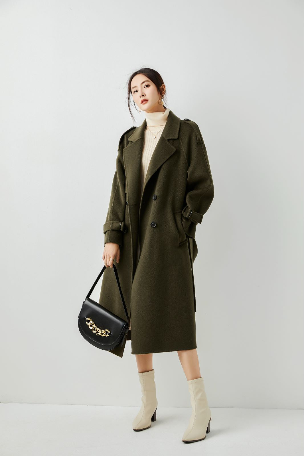 classic wrap coat in double -face wool cashmere made in Inner Mongolia high cashmere fiber produced area camel color of women's long coat.