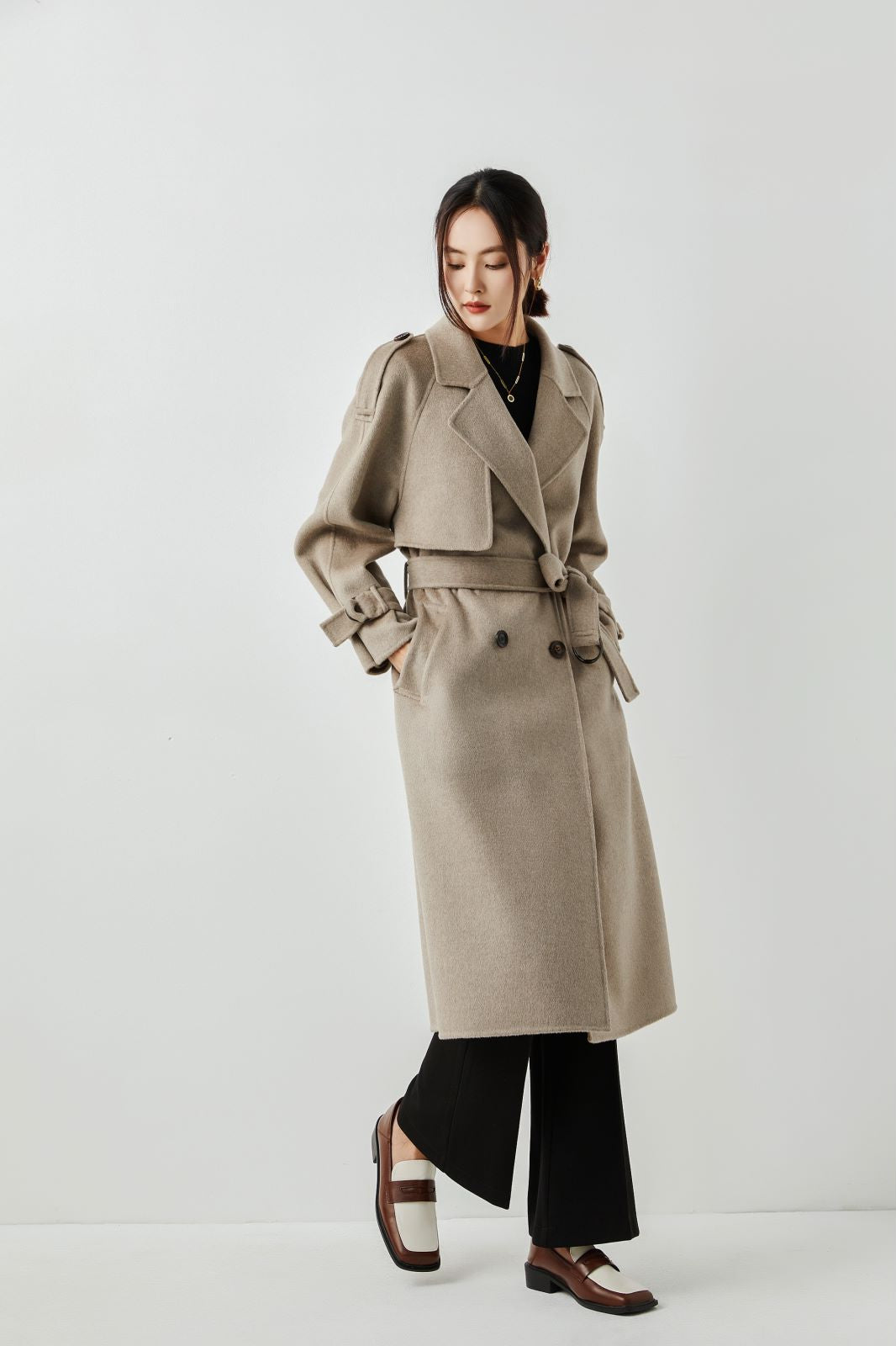 classic wrap coat in double -face wool cashmere made in Inner Mongolia high cashmere fiber produced area camel color of women's long coat.