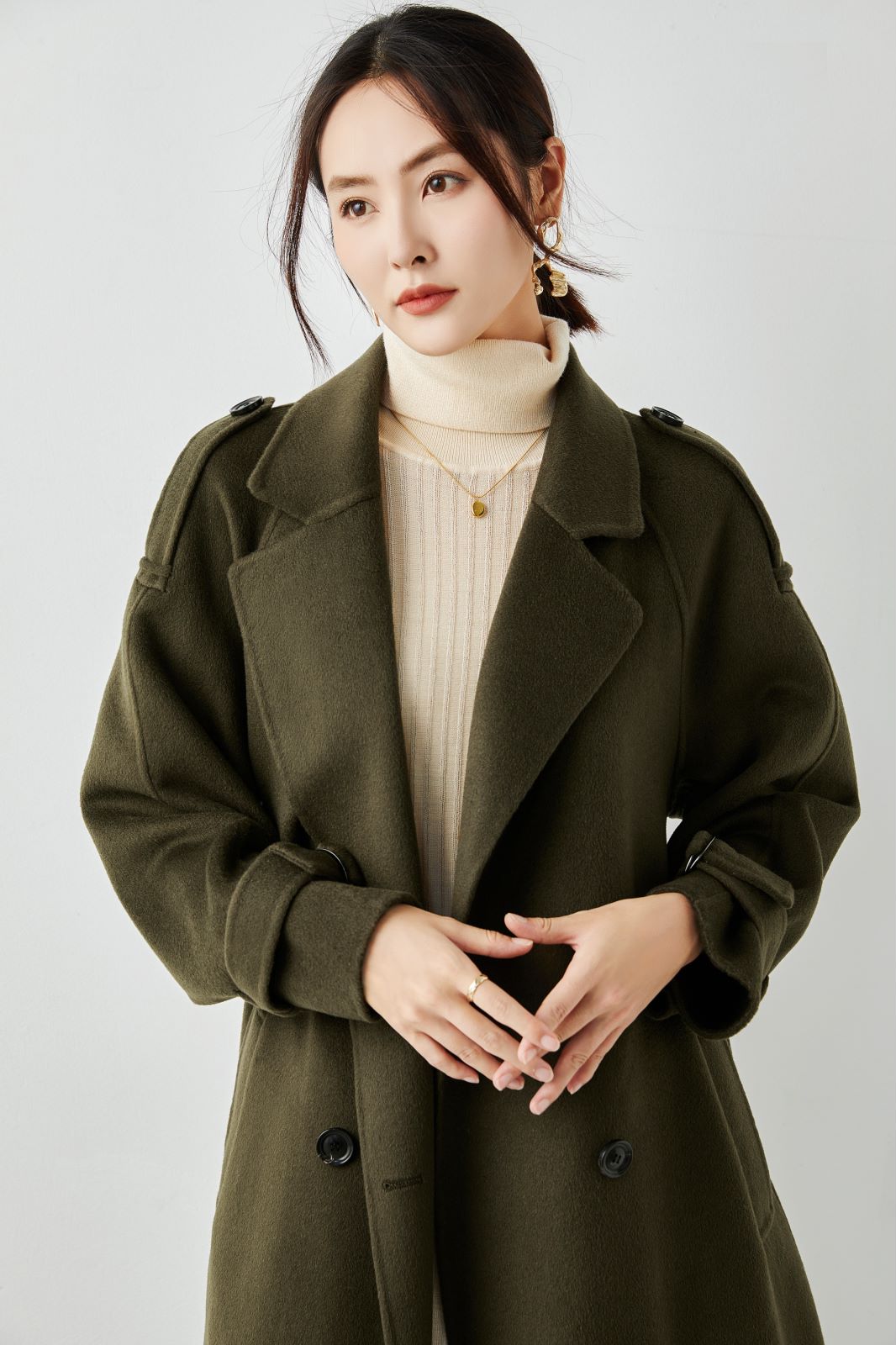 classic wrap coat in double -face wool cashmere made in Inner Mongolia high cashmere fiber produced area camel color of women's long coat.