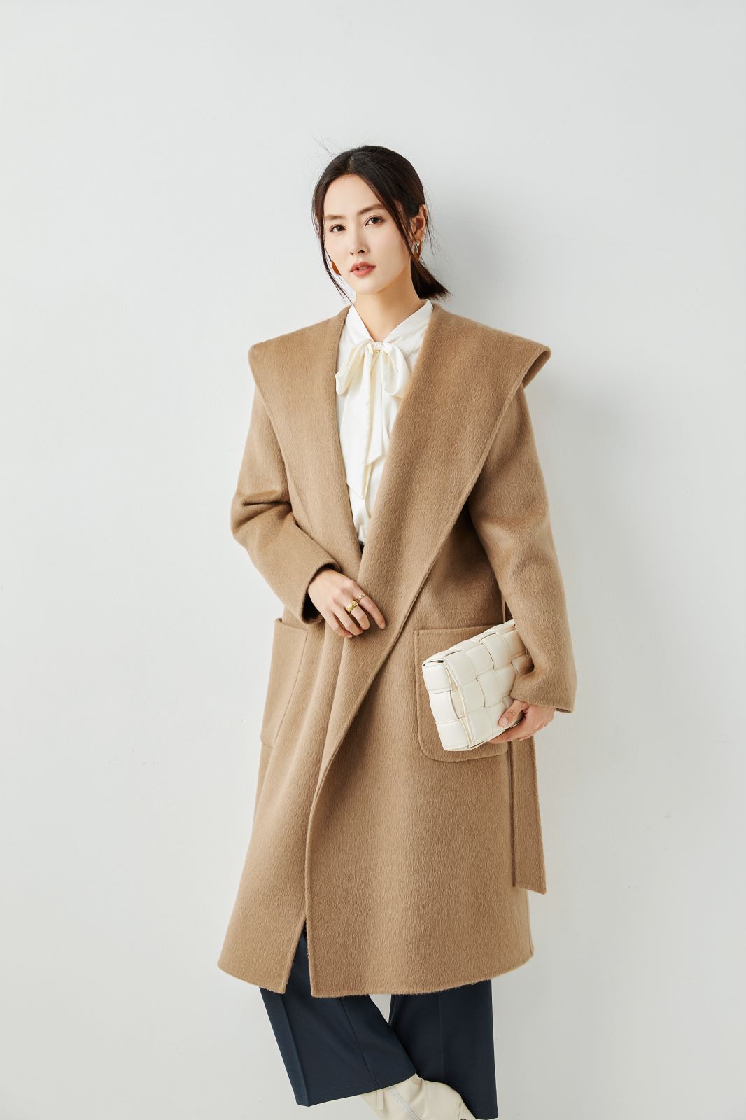 Hot selling comfortable high quality material women winter clothes ladies luxury fashion and classic cashmere warmly outwear coat