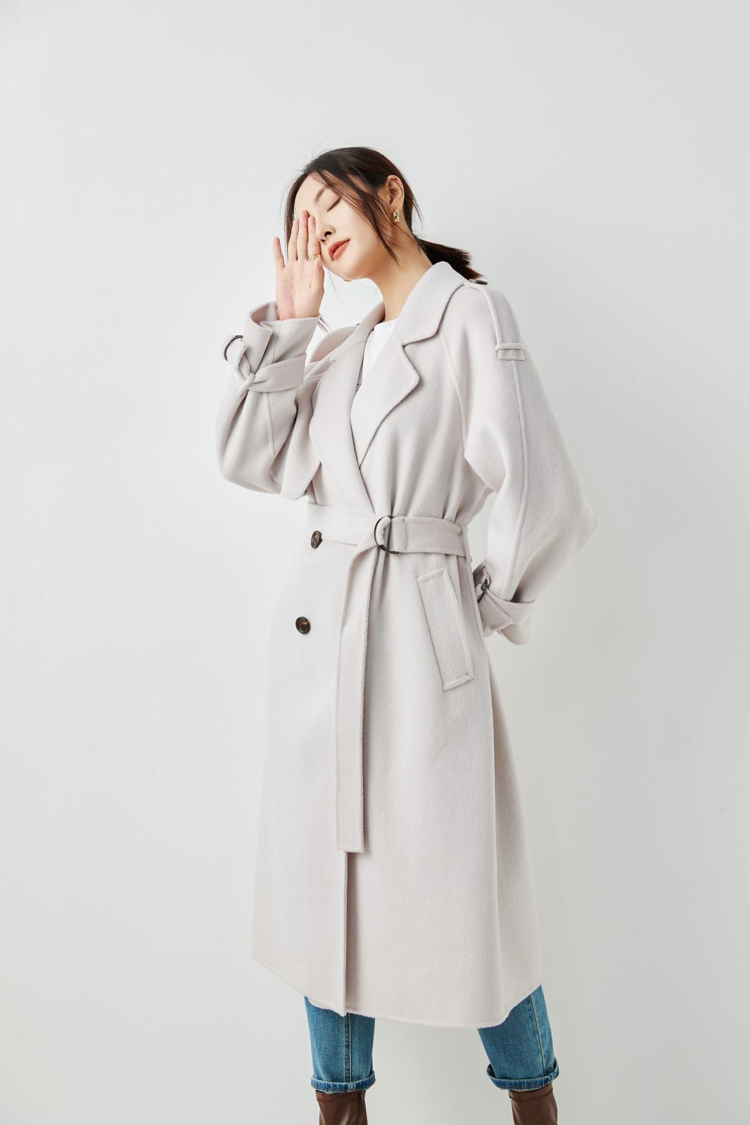 classic wrap coat in double -face wool cashmere made in Inner Mongolia high cashmere fiber produced area camel color of women's long coat.